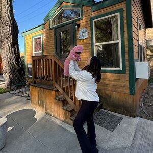 Meet your Posher, Syera